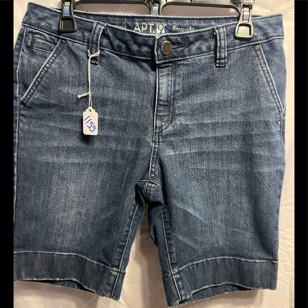 EUC Apt 9 denim shorts. Size 8.